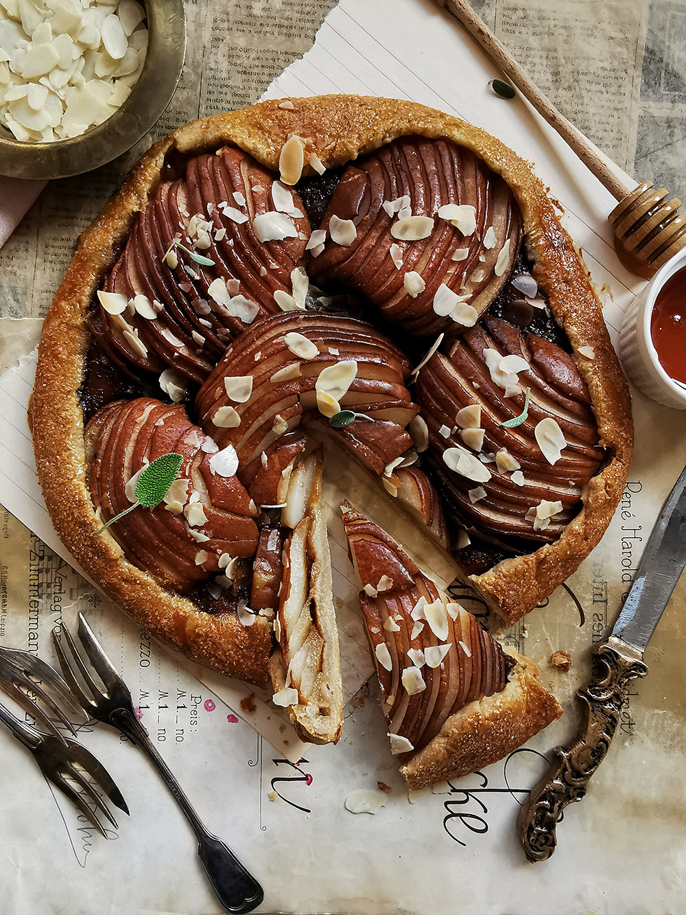 Pear almond flakes galette