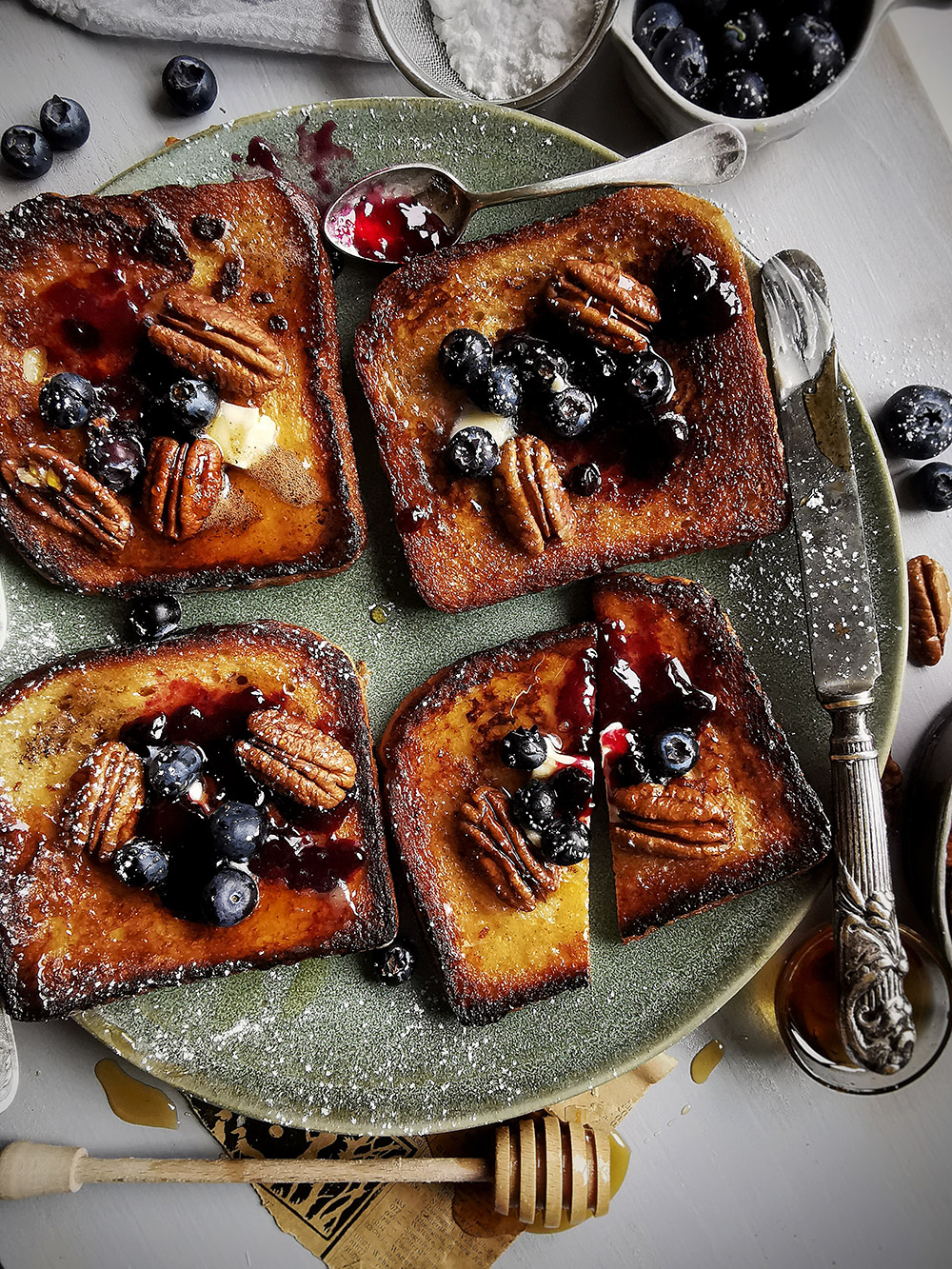 Blueberry pecan french toasts