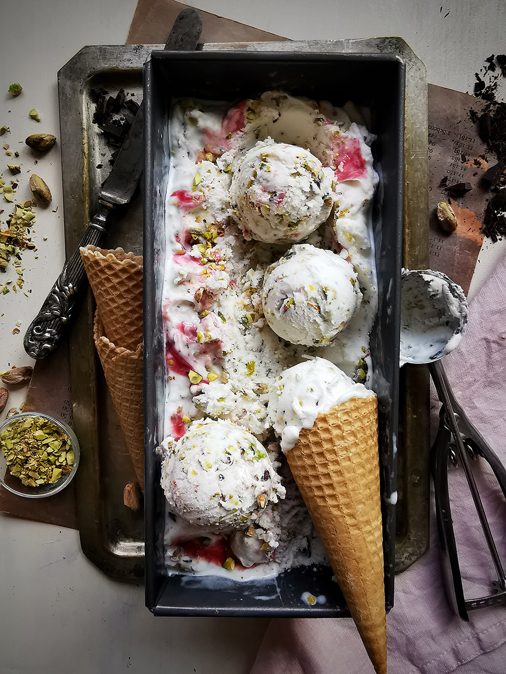 Mascarpone, yogurt and pistachio ice cream