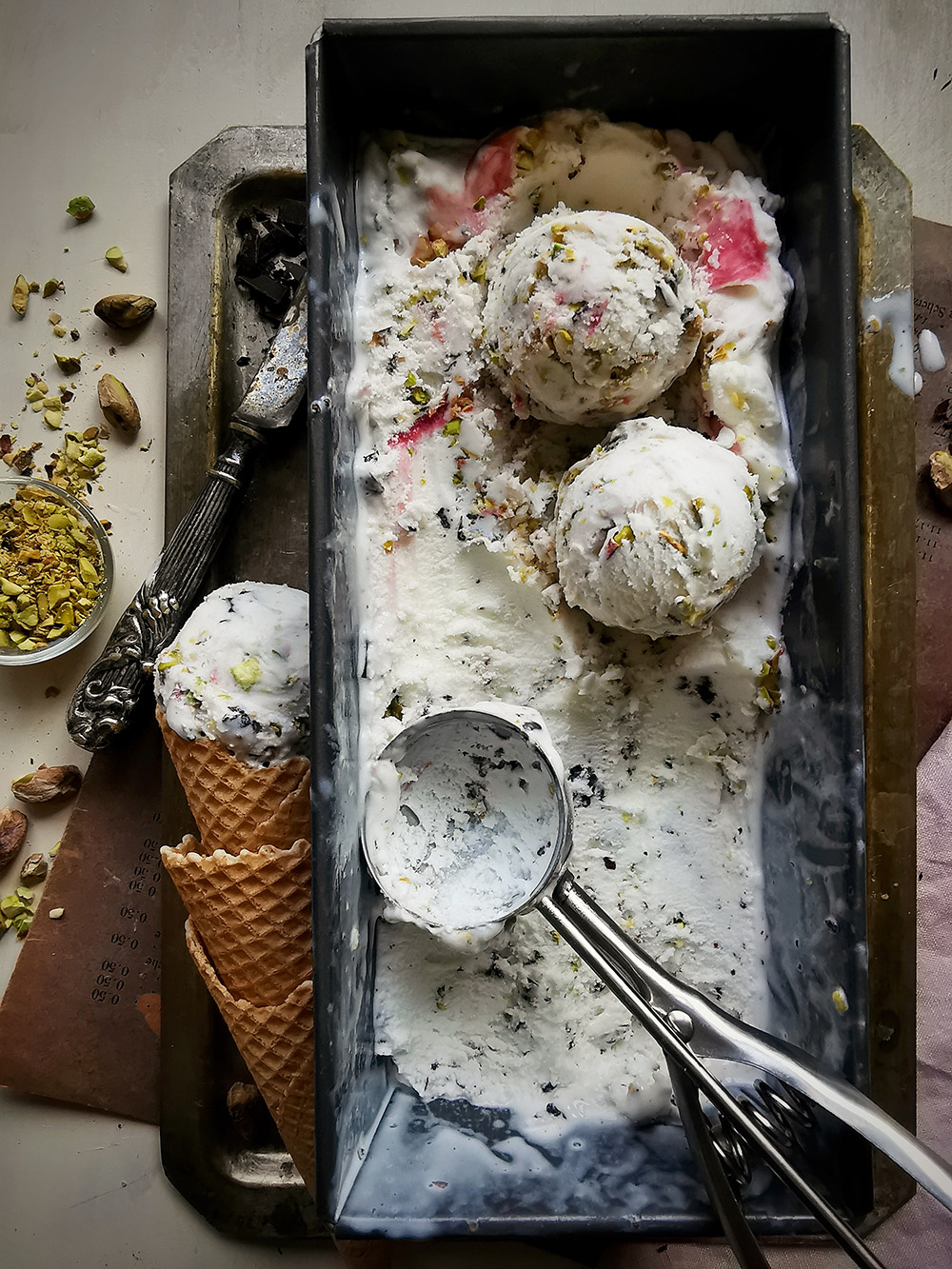 Mascarpone, yogurt and pistachio ice cream