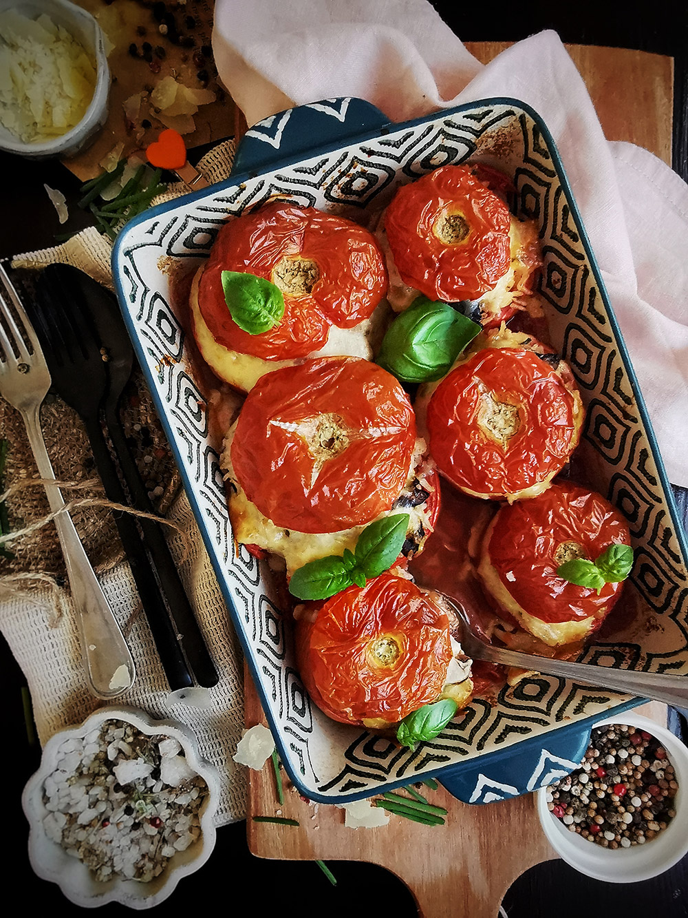 Cheesy baked stuffed tomatoes