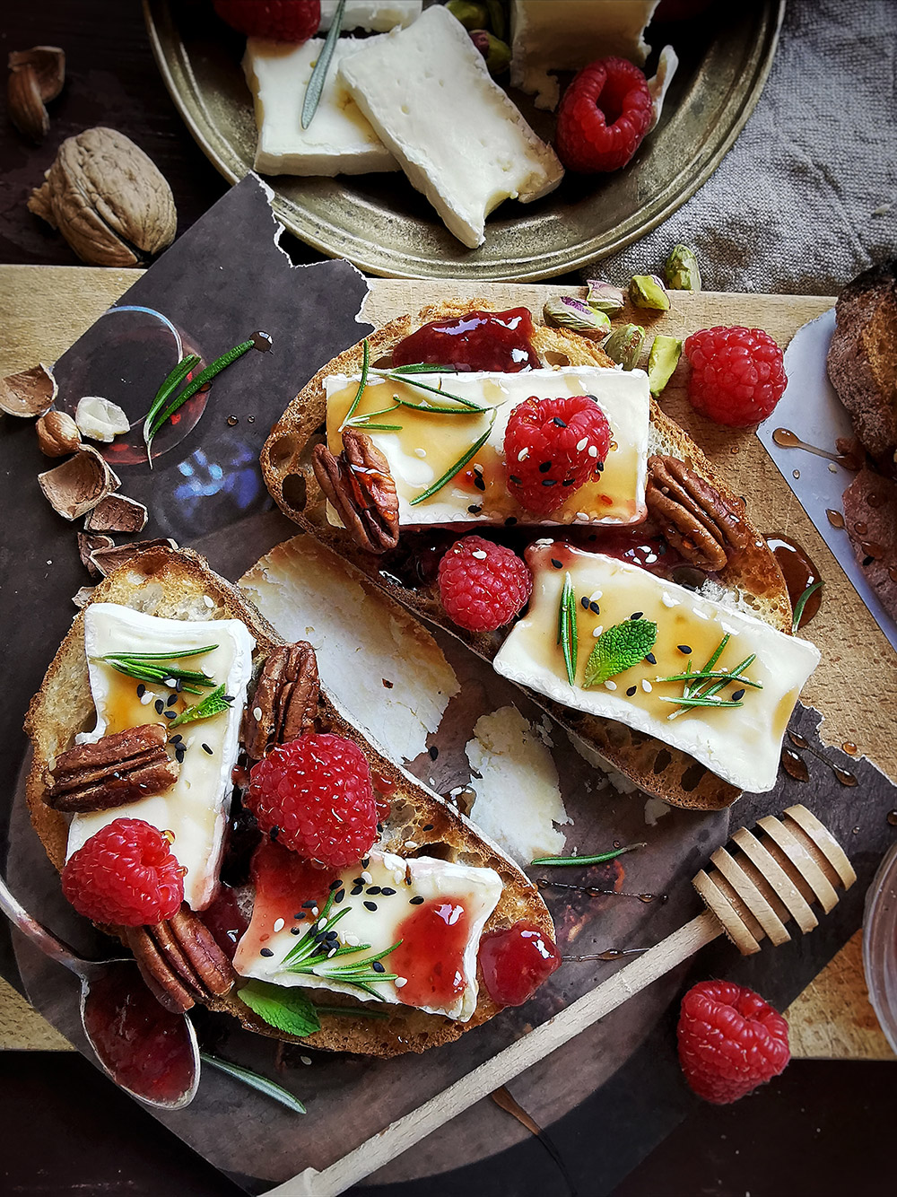 Saturday breakfast: brie and raspberry toasts