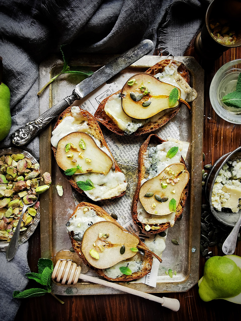 Gorgonzola pear toasts